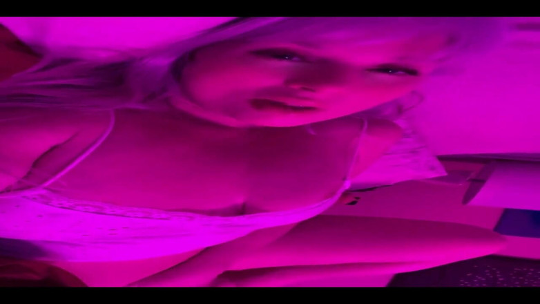 PaintedRose: Chi è questa figa? È mio, ma posso condividerlo con te se...