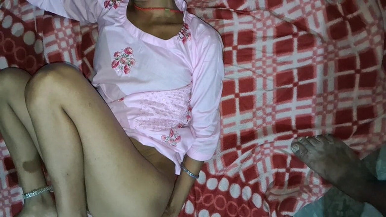 Rakesh: Indian Desi Hauswaif Rani Bhabhi Ki Chudayi Husband Ne Room...