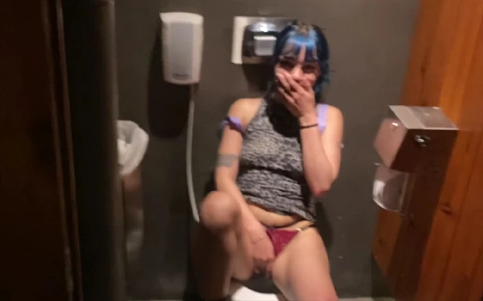 ShortsXXX: I Found Her in the Restaurant Bathroom and She Didn’t...