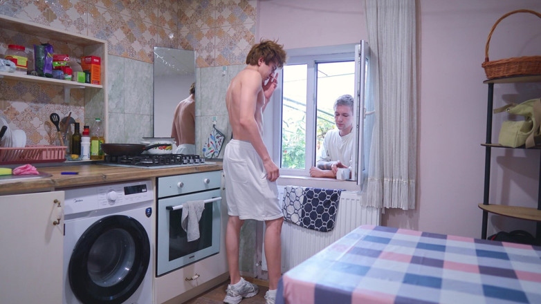 Ethan Lestray: เพื่อนกูมากินกาแฟ แล้วก็ดูดควยใหญ่ของกูและโดนเย็ดตูดฉ่ําๆของเขา