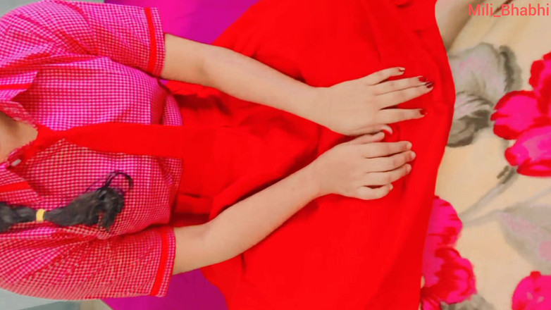 Mili bhabi: 德西印度女大学生的紧致阴户印地语音频性爱，印度美丽的继妹紧致阴户操逼由继兄弟大黑鸡巴 xxx