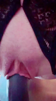 Supertinytight adalah psikiater nakal yang suka dientot sama besar pria kulit hitam