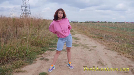 Pee Adventures: Писаю на ее одежду, когда она вышла на пробежку