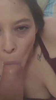 Petite amie suce