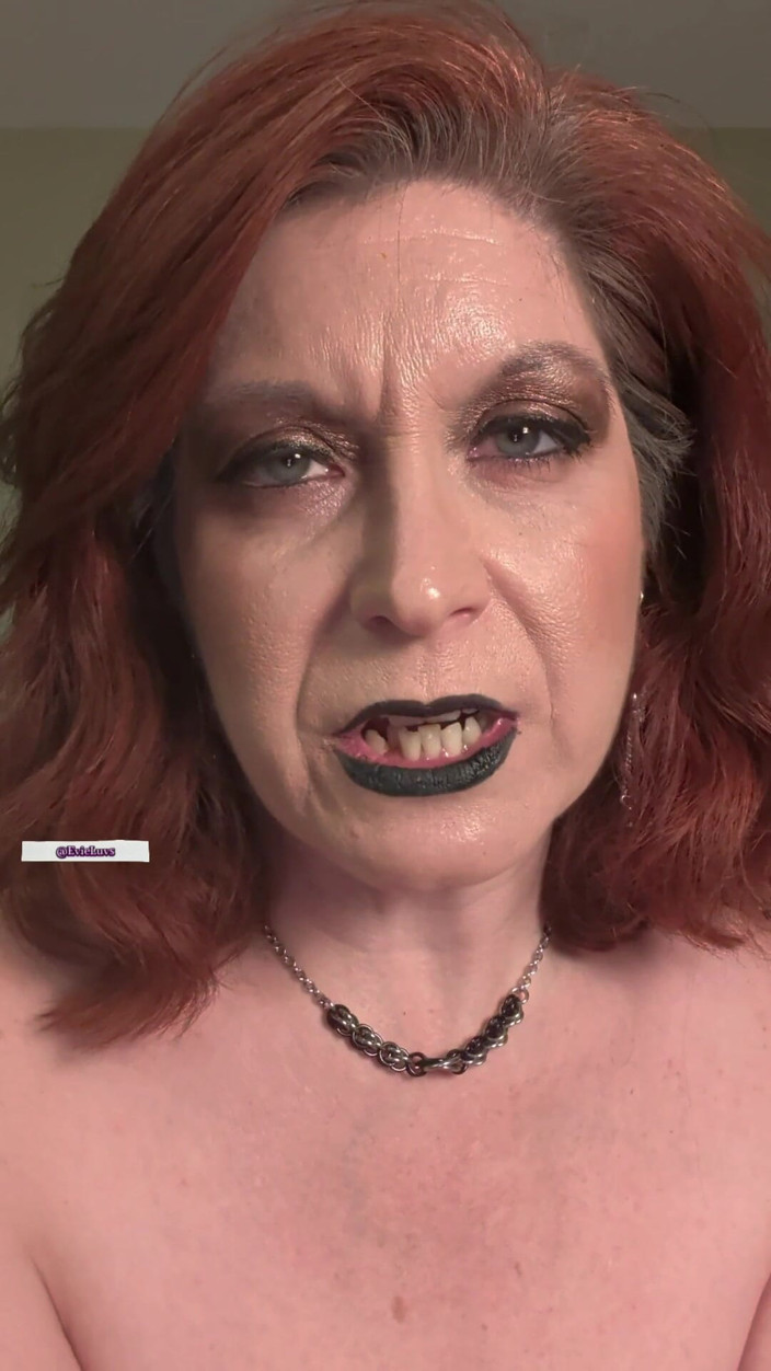 Elianna: Dominação feminina degradante JOI