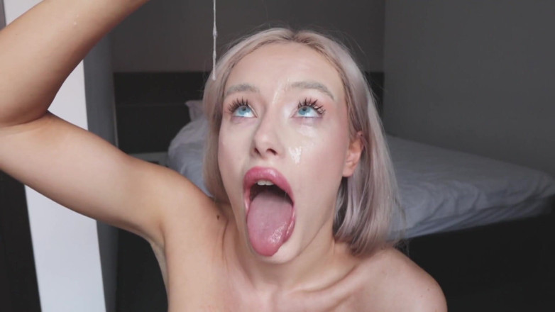 AnnaReyBlonde: Follando mi garganta y escupiendo en la cara Masturbarse conmigo