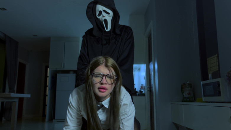 SkinLovers: Seks anal ganas sama screaming. Parodi porno dari film scream...