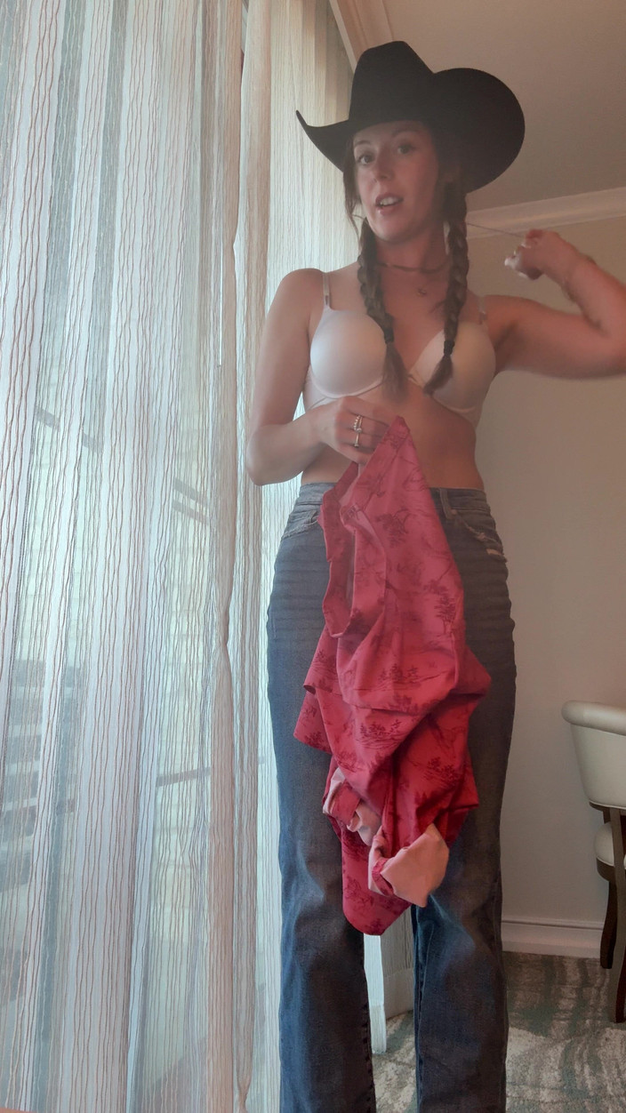 Nadia Foxx: Cowgirl seksi nyuruh kamu coli