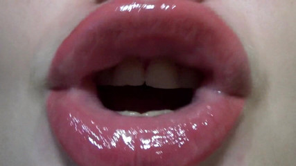 Goddess Misha Goldy: Lips fetish! Kissing! Lips gloss!