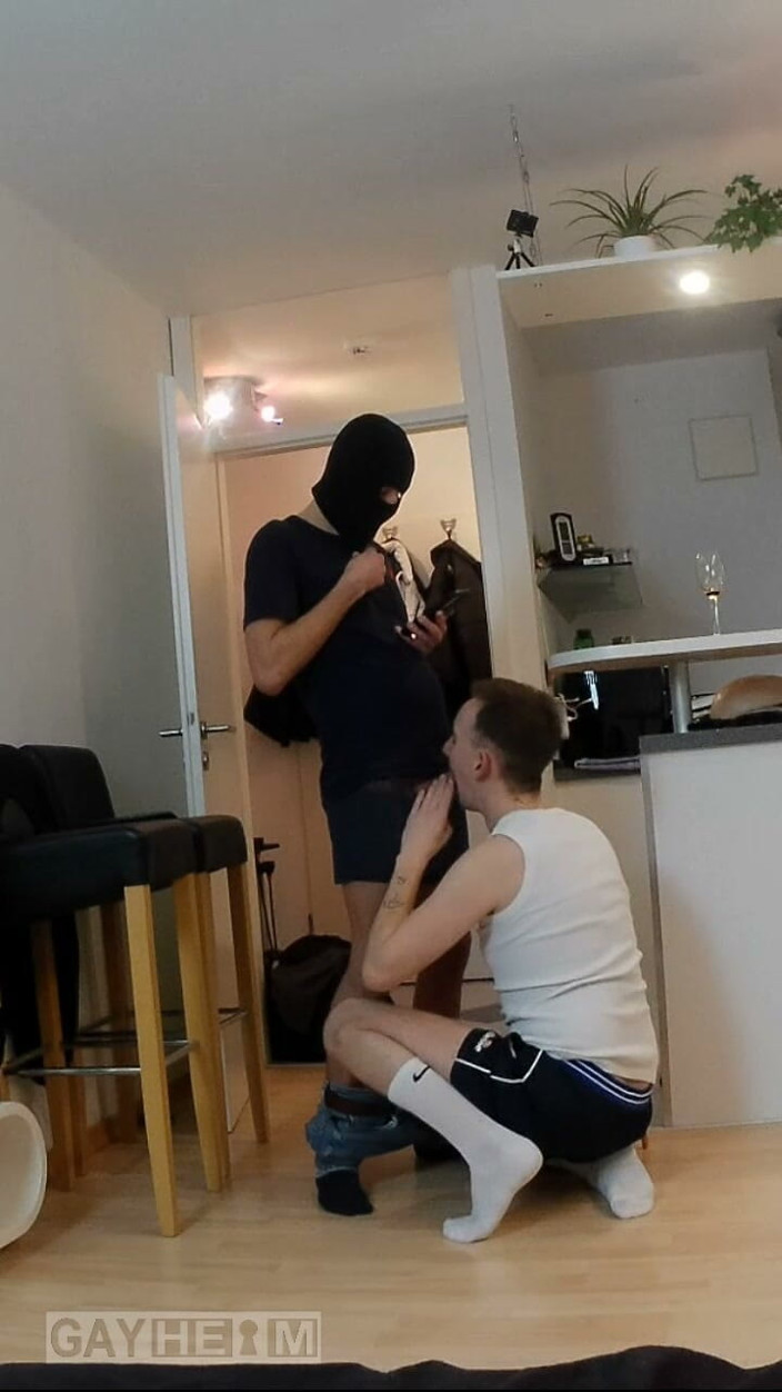 GAYheim: Entre Deux Tournagesgay, Au Sens Le Plus Vrai Du Terme.