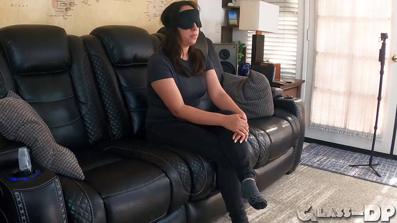 GLASSDP: Hon vill inte att du ska se hennes ansikte, men...