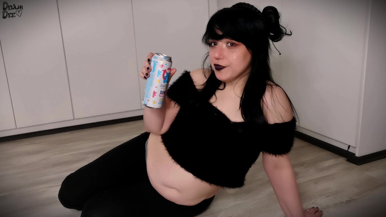 Delilah Dee: Cute Chubby Goth Girl Burping, Belly Noises &amp; Belly Play