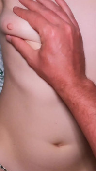 Una ragazza di 18 anni si scopa un compagno di classe!