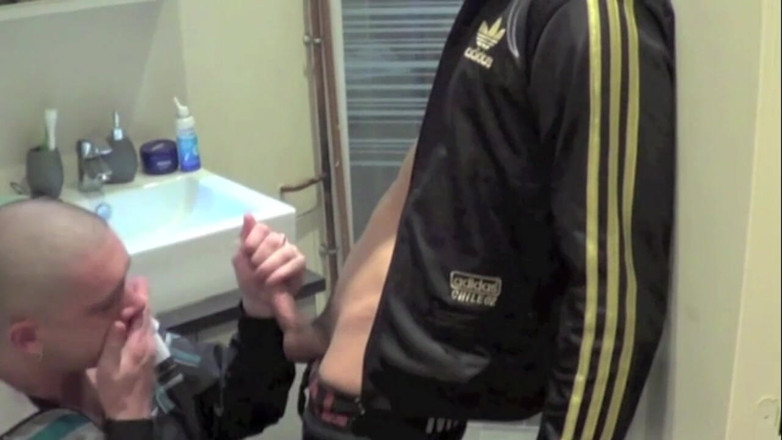 Crunch Boy: Arab sucked and fuck a gay in bathrroom