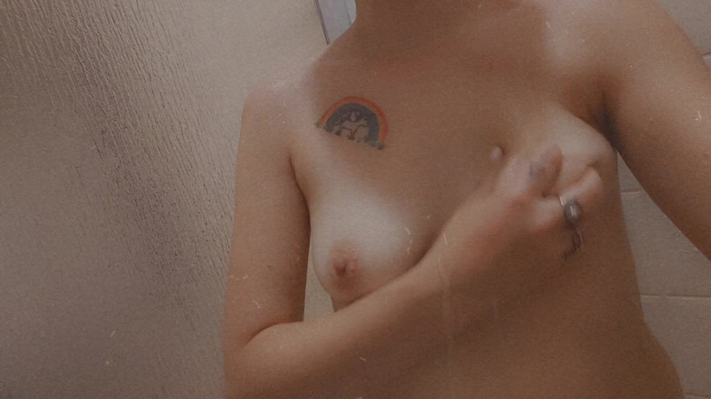 Bratasaurus Rex: Masáž koz ve sprše