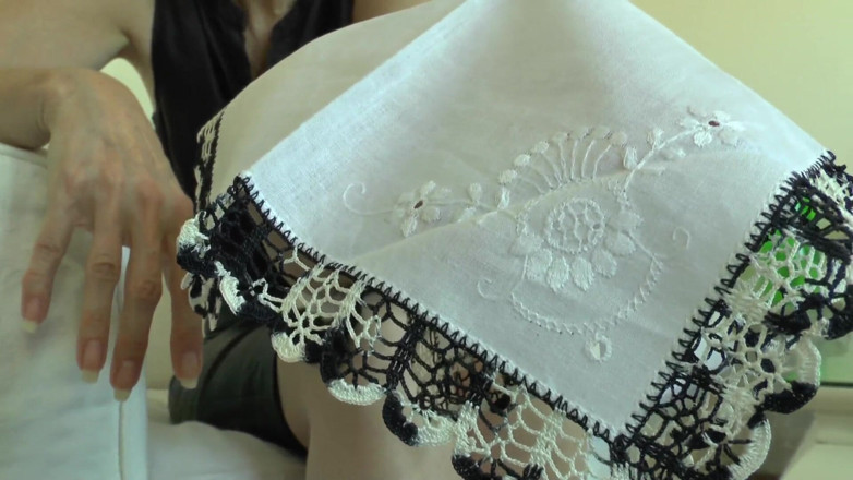 Lady Victoria Valente: Hari Menghidu Handkerchief Vintaj anda - Bahagian 1, Lady Victoria Valente
