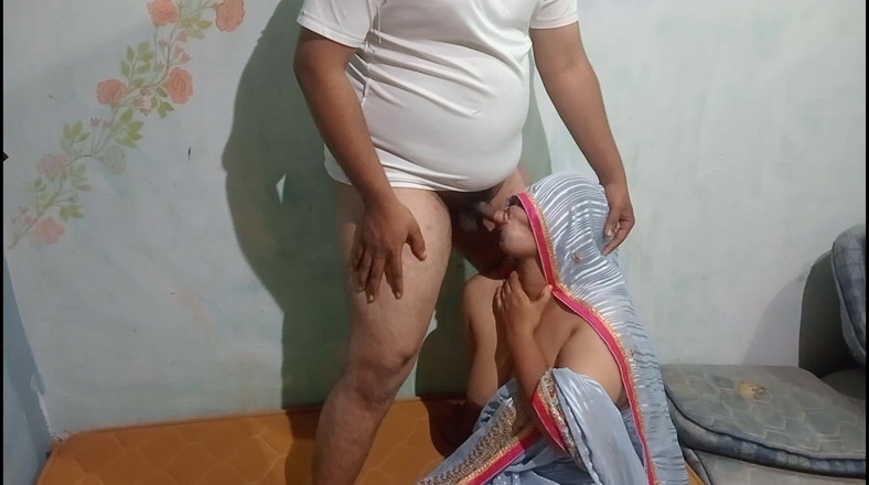 Gulaab: 섹시한 Saree의 깊은 목구멍은 당신이 좋아하기를 바랍니다