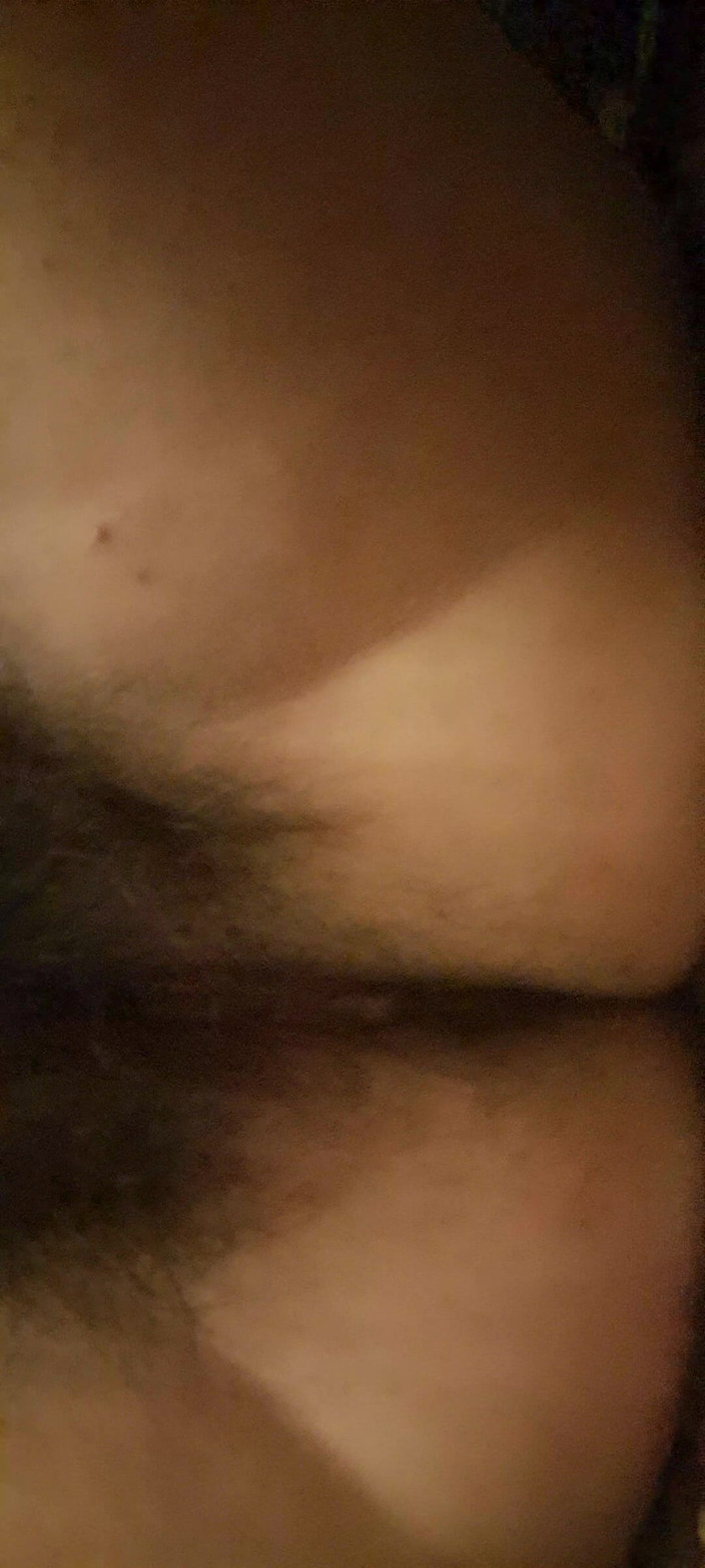 Mommy big hairy pussy: Macocha pokazuje, jak ciasny jest jej tyłek