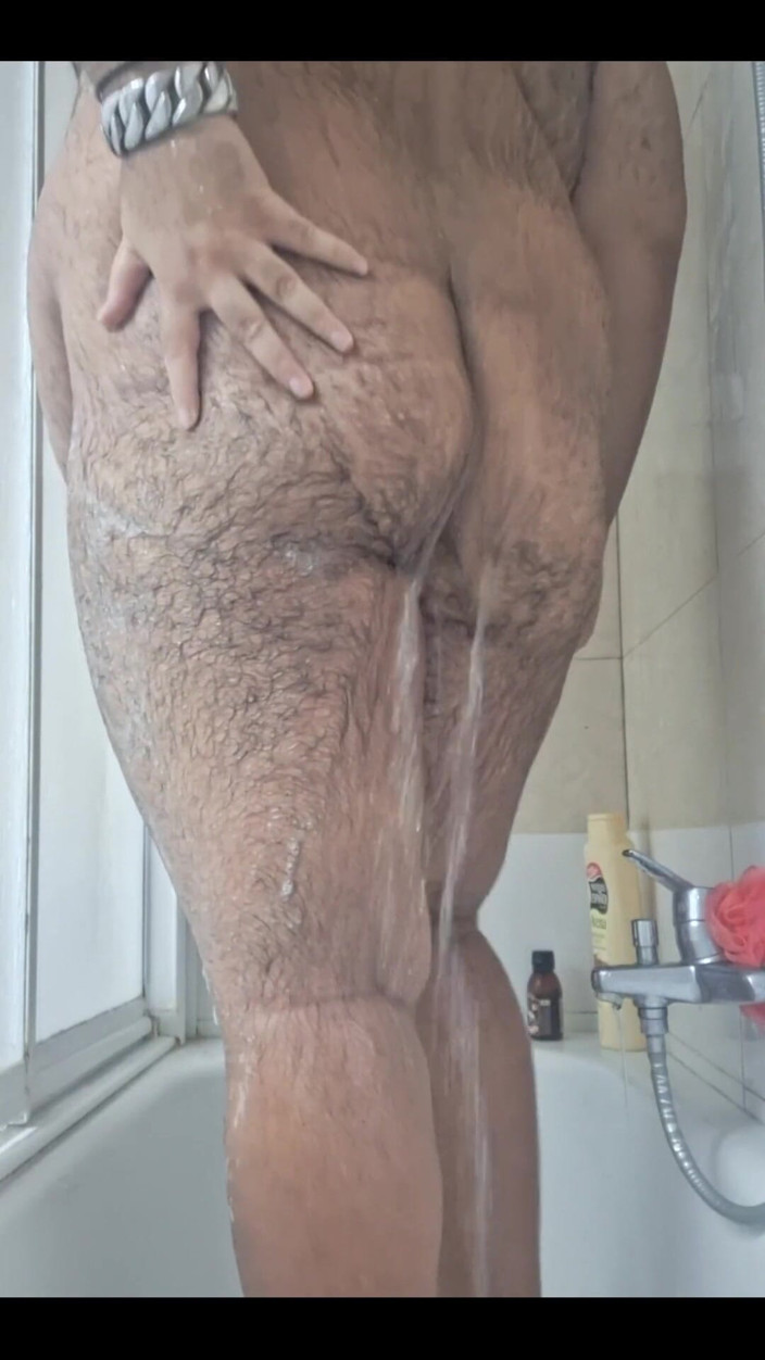 The Mencey: Shower Time