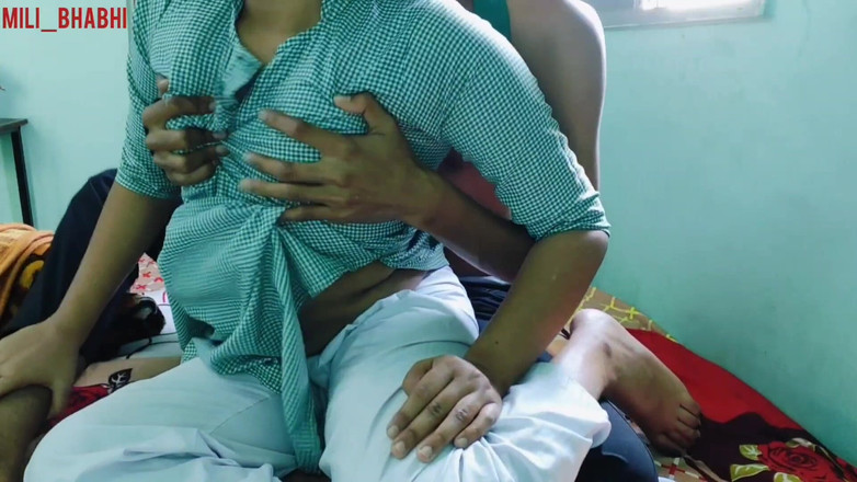 Mili bhabi: Micuța indiancă de 18 ani a luat-o de la școală pentru a-i...