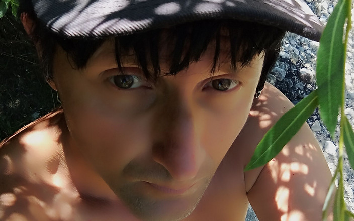 ICB: Tôi cọ xát con cặc của tôi trong tự nhiên