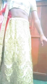Gay Crossdresser Gaurisissy Lagi Sange Berat Di Golden Lehanga