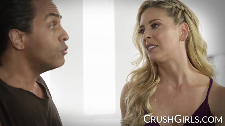 Crush Girls: Cherie Deville e la figliastra Honey gold diventano maliziose