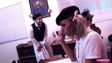 Mydirtyxxx: Двух девушек пробурили в классе во все дырки