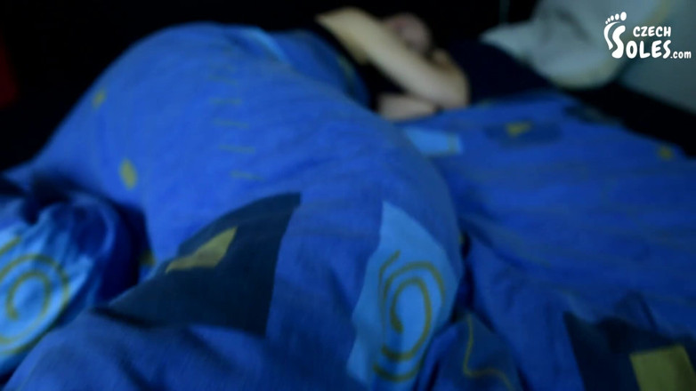 Czech Soles - foot fetish content: Nohy v posteli jsou uctívány - POV