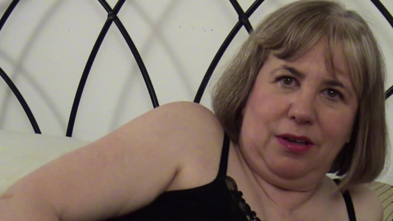Older Women Club: Trisha und ihr dildo
