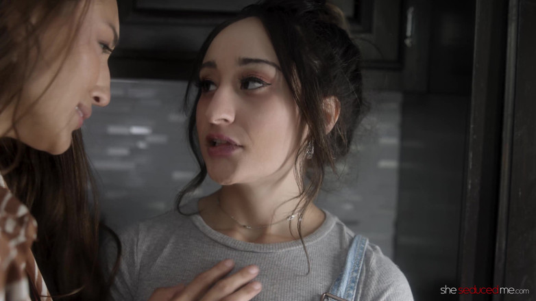 She seduced me: Cần trợ giúp với điều đó