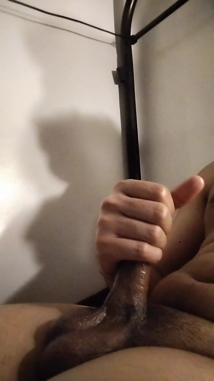 HemoShovel: ドアを閉めたまま寝室で自慰行為をしました。