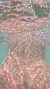 Goală în Paradis - Timpul de joacă al oceanului subacvatic