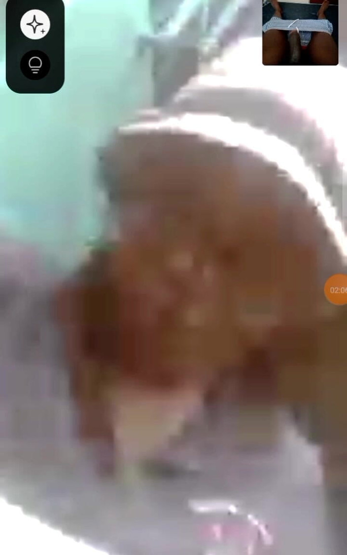 Me and my new slut: Podvádějící zralá vdaná žena na videohovoru šuká se svým klukem