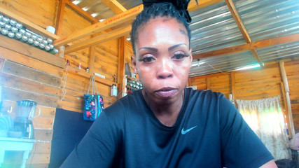 AnalEbony: 角色扮演，陆军上尉训练士兵抵制在大屁股上努力...