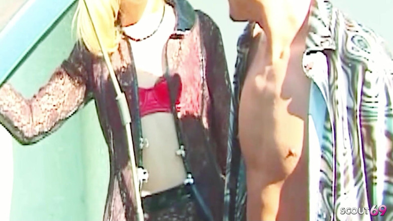 Shemale TS Collection: Rubia sexy travesti Marilyn recibe una gruesa follada anal