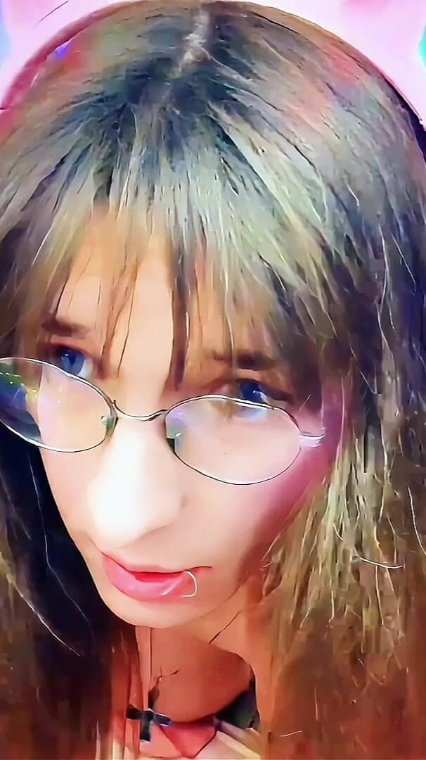 Bella Roar: Gadis toket besar lagi asik masturbasi kontol besarnya