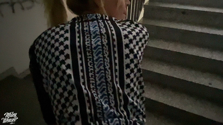 Miley Weasel: Geile Blonde MILF Schlampe Quers Durchs Parkhaus Gefickt