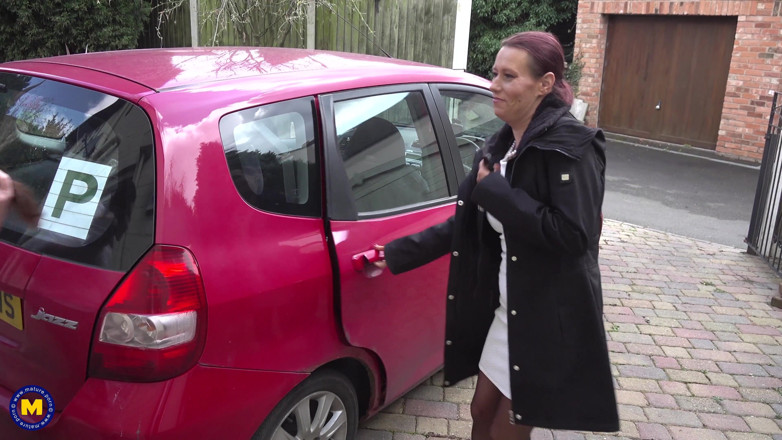 Mature NL: Ces mamans sexy ont un sac de jouets et sont...