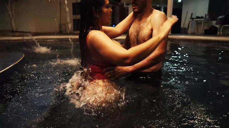 Lalucero: Я плачу за свои уроки плавания инструктору по плаванию своими большими сиськами и подпрыгиваю своей огромной задницей