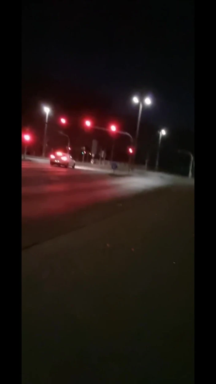 kinkygaynudist: Обнаженная походка (хуй выехал)