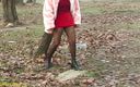 Crazy pee girls: Une femme rousse pisse dans la nature