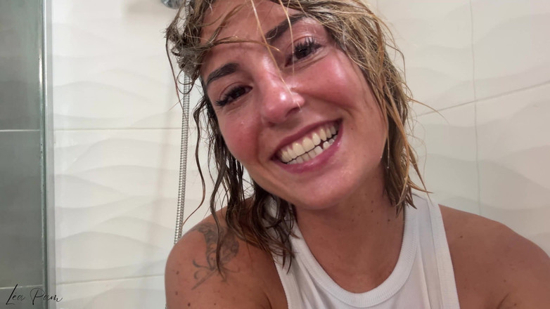 LeaPam: I Cum and Squirt in Close-up on Your Phone