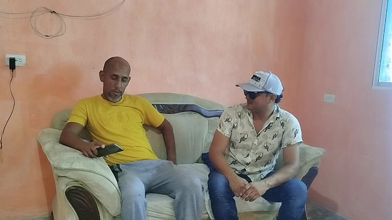 Adribella69: Kocası borcunu karısının büyük götüyle ödüyor. Gerçek ev yapımı