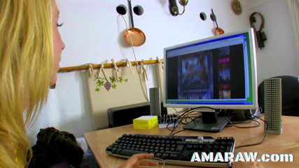 Amaraw: カサンドラ・デラムールの小さなおっぱいは、彼女の肛門の穴が閉じられると跳ね返ります