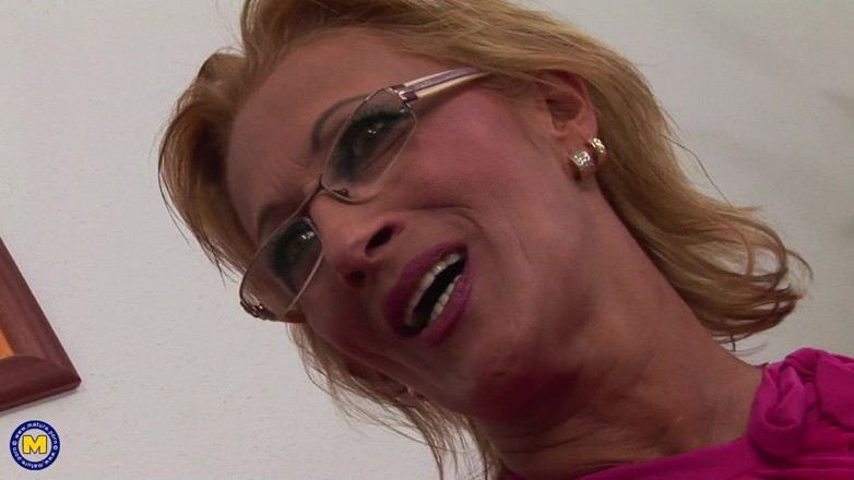 Mature NL: Una troia matura viziosa riceve un creampie