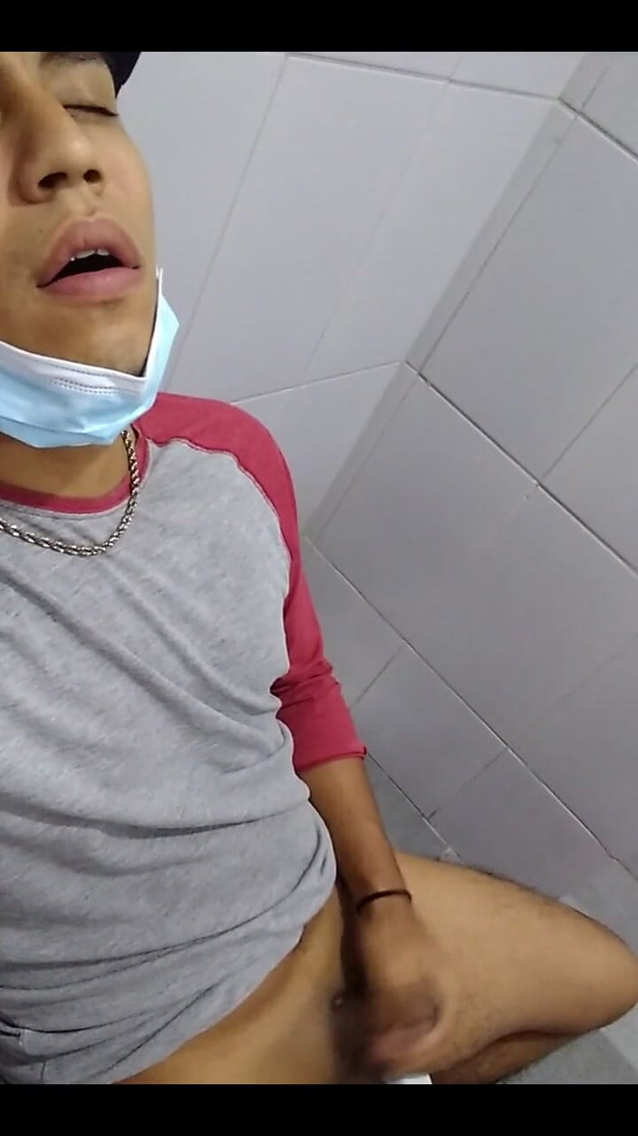 AlexAlejandro13: 5 Minutos in Toilet