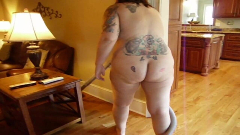 Sexy Amateurz: Bbw xăm mình dọn dẹp nhà của cô ấy