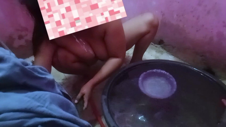 Citra: Моя мачеха всегда снимает себя на видео в душе, чтобы показать ее большую фирму