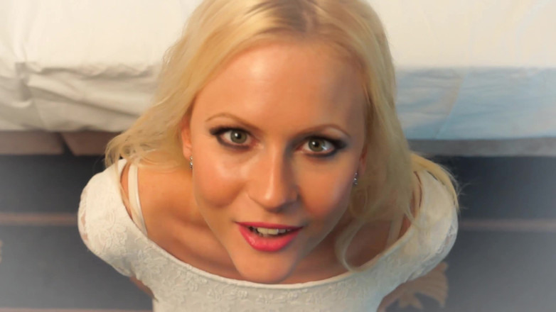 Blondehexe: Gadis Kencing Luar